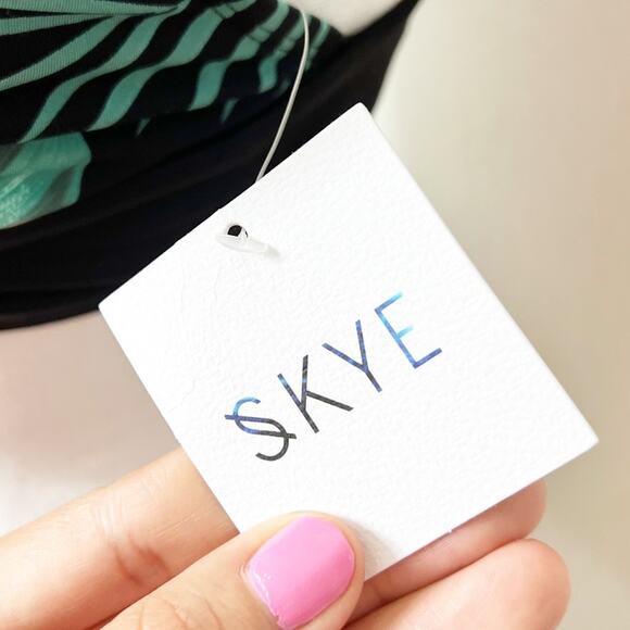 SKYE ISABELLA FLORAL LEAF BIKINI SWIMMING WOMEN TOP BRAND NEW SIZE LARGE - Picture 5 of 7